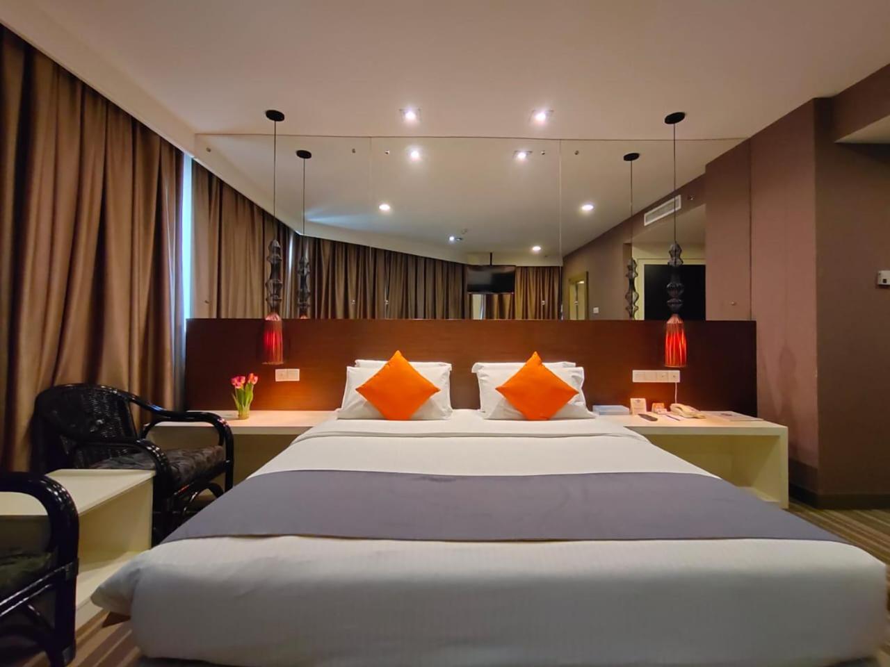 Capital 3*